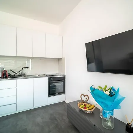 Belora Modern Studio, Sea View 100m To Limassol